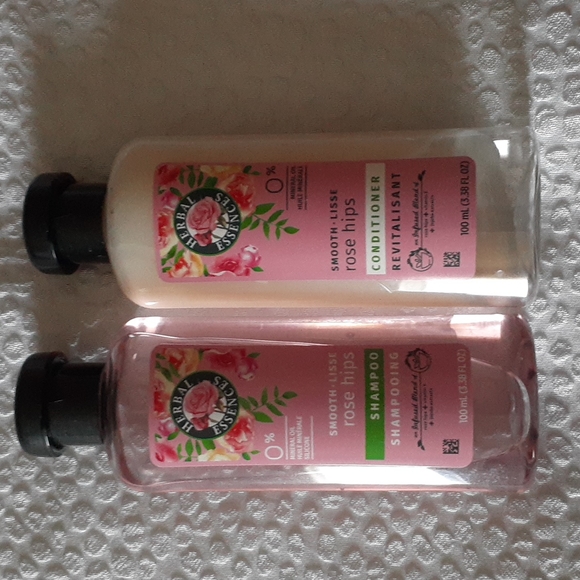 Bath & Body Herbal Essences Smooth Lisse Rose Hips Shampoo And